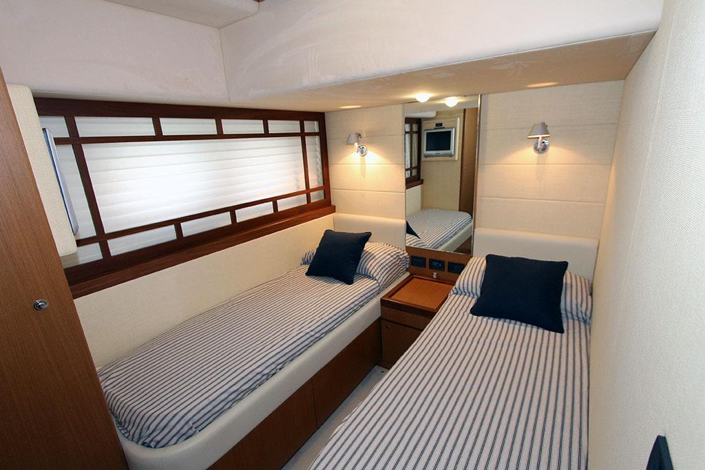 2005 FERRETTI YACHTS 731 